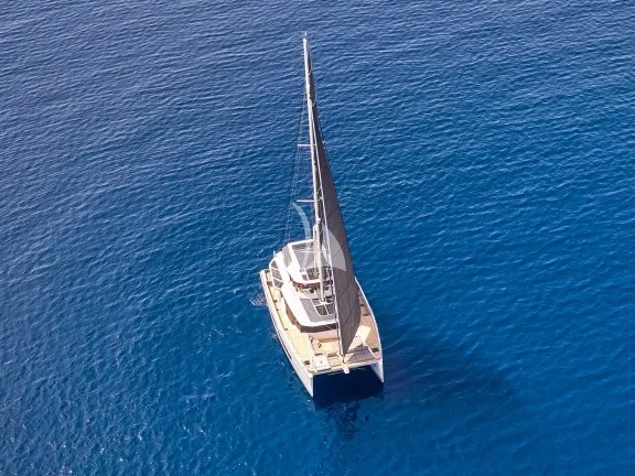 Aloia 80 under sail