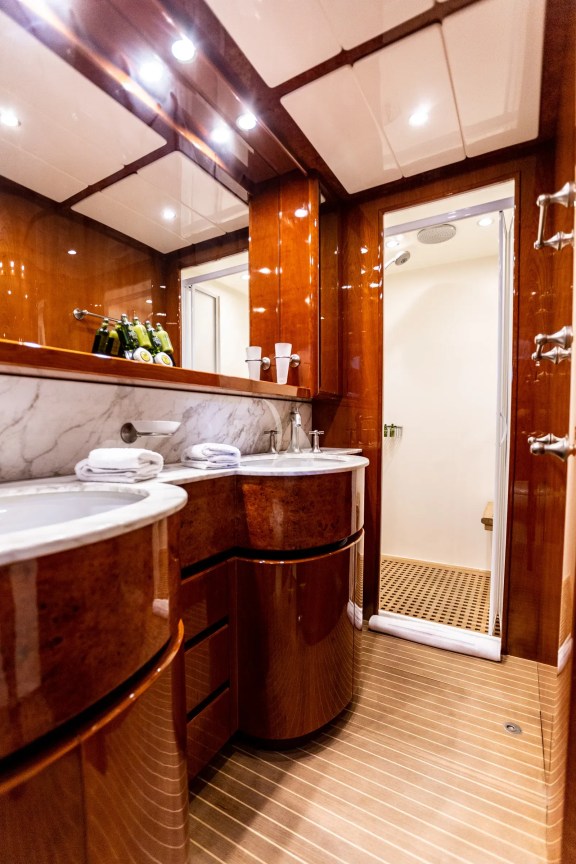Image of PAREAKI yacht #31