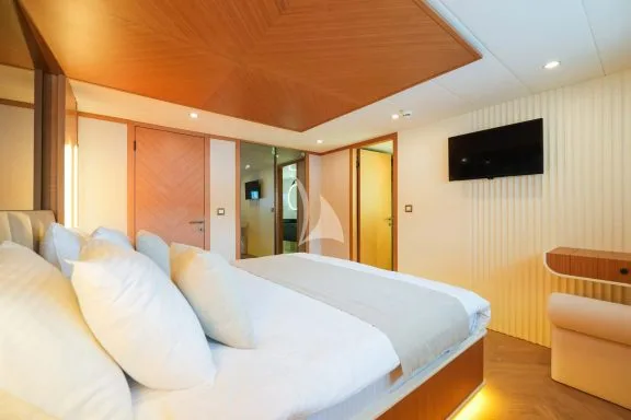 Image of KING OF THE SEA yacht #21