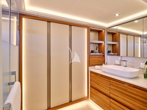 Master cabin bathroom