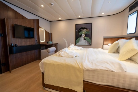 Image of De Love yacht #43