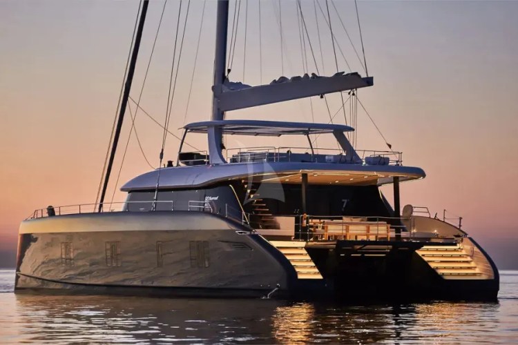 7X moored