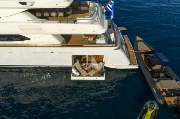 The spacious see through Beach Club with 2 large opening platforms on the sides and a door leading to the stern platfrom offers endless hours of fun and relaxation by the sea