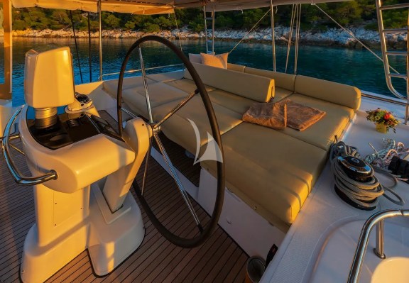 Flybridge Helm Station