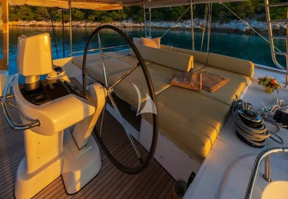 Flybridge Helm Station