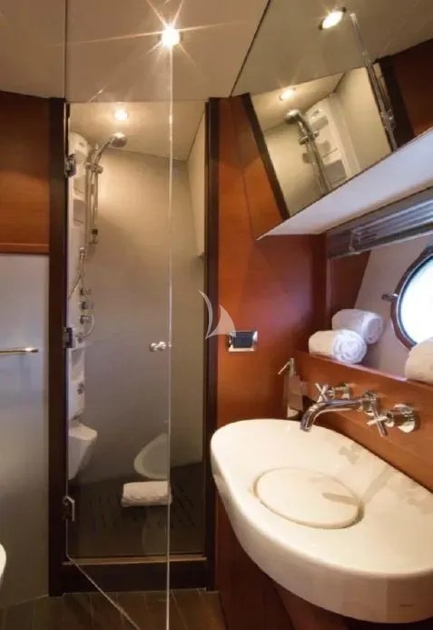 VIP Cabin batrhoom with hydro-jet shower unit