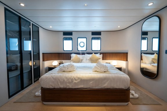 Image of De Love yacht #36