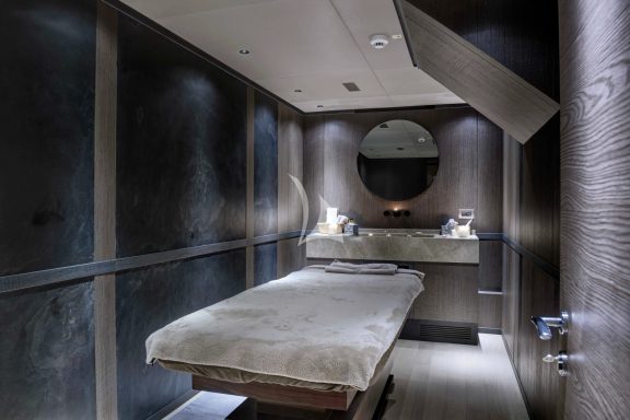 Image of All About U 2 yacht #23