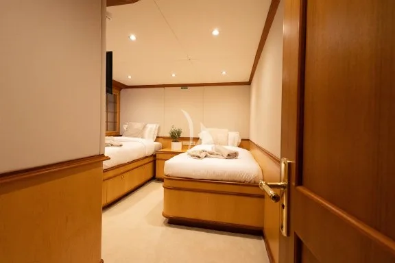 Image of KOKOMO NIGHTS yacht #32