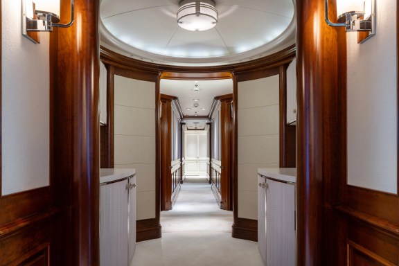 Guest passageway lower deck to 6 cabins