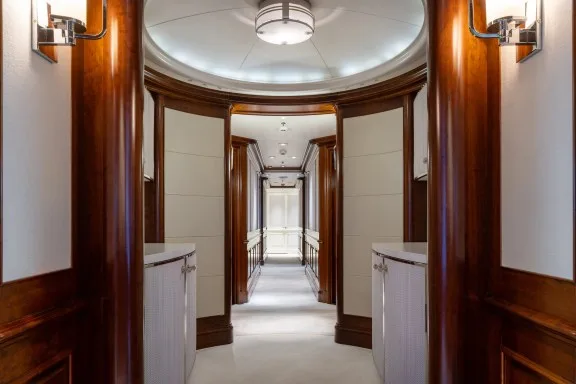 Guest passageway lower deck to 6 cabins