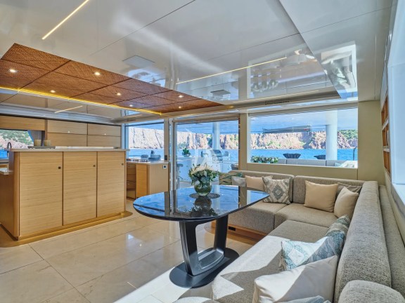 Saloon with open kitchen