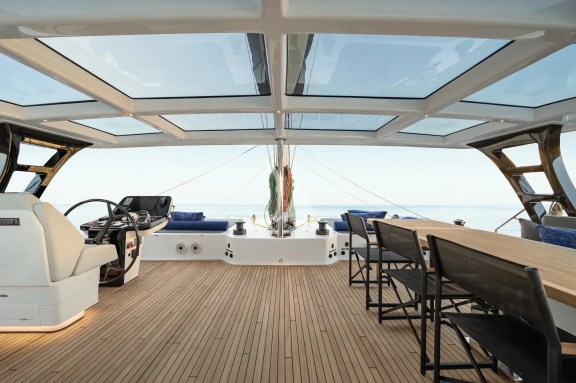 Flybridge Helm station