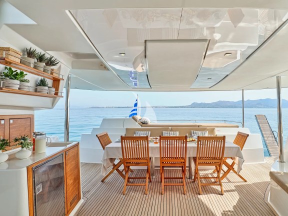 Aft deck - Dining Area