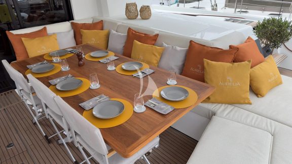 Cockpit table