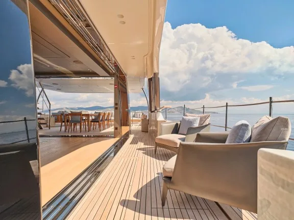 Upper Deck Fold-Out Balcony