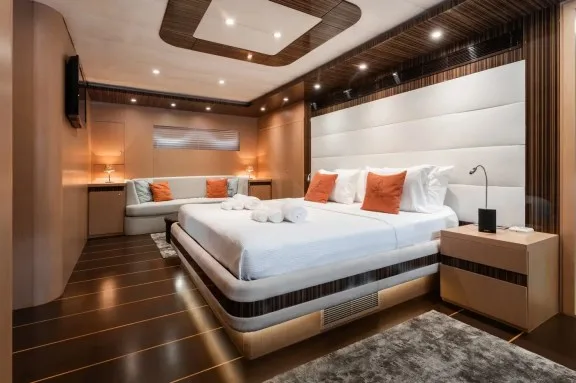 Image of LE PIETRE yacht #10