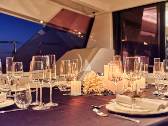 Dining table set up