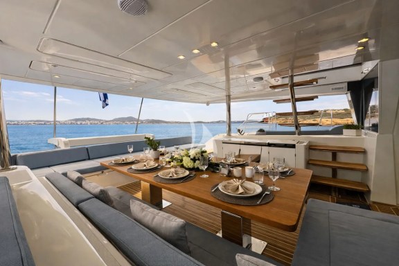 Royal-Destiny-cockpit-table 2