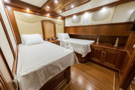 Image of HALCON DEL MAR yacht #17