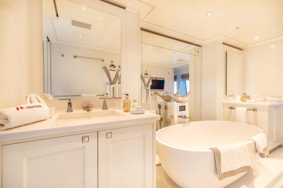 Master cabin bath