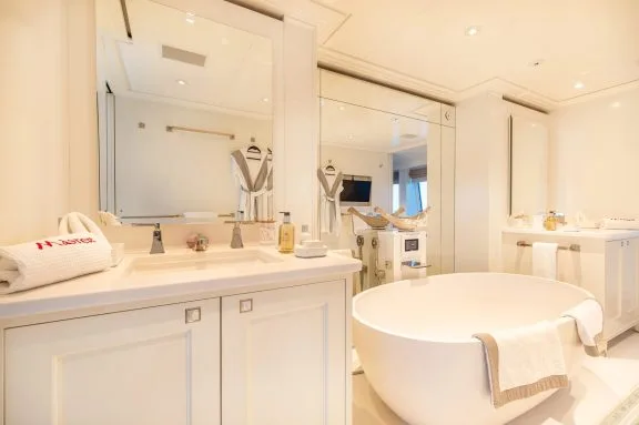 Master cabin bath