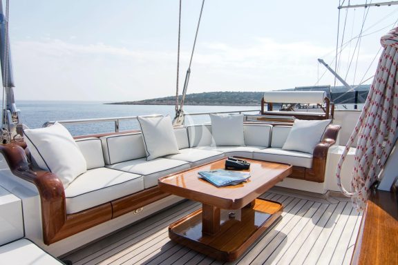 Flybridge seating