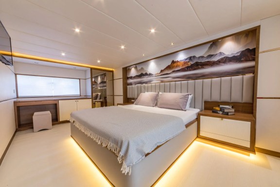 Image of FLOKI yacht #19