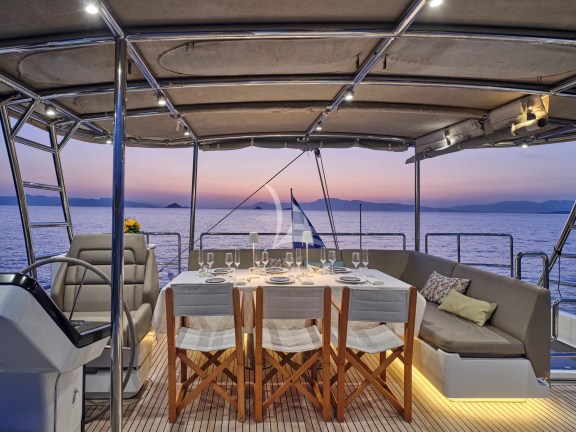 Dining table set up flybridge