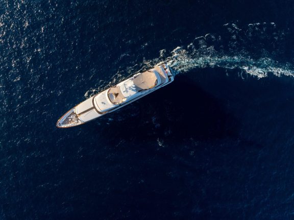 Image of FOS yacht #17