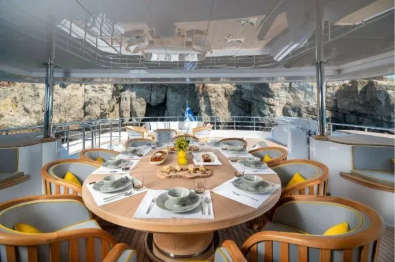 Bridge deck dining