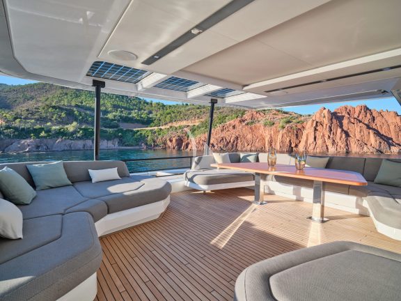 Flybridge (Sistership)