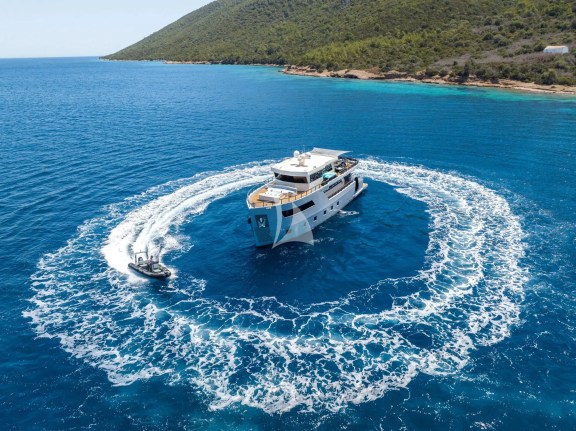 Image of CALM DOWN yacht #4