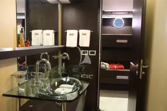 En-suite facilities (Master Cabin)