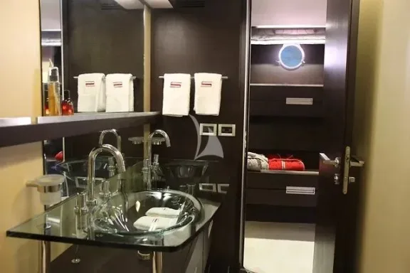 En-suite facilities (Master Cabin)