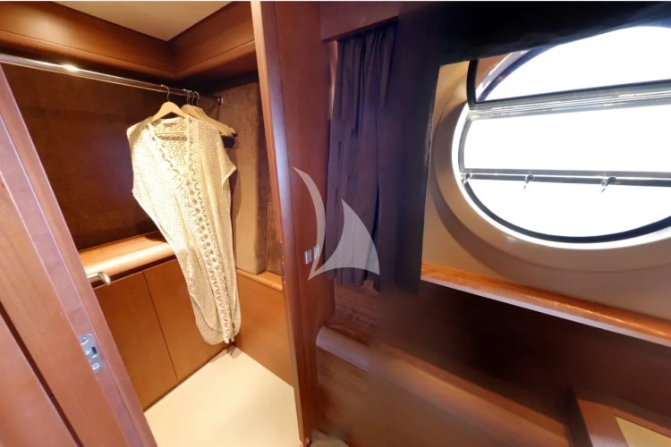 Master Cabin walk in closet