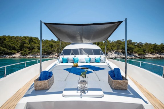 Sundeck area