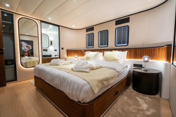 Image of De Love yacht #47