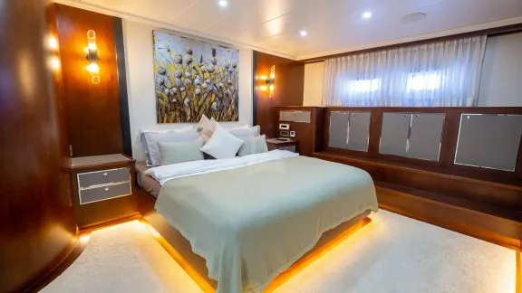 Image of OCEAN BREEZE yacht #21