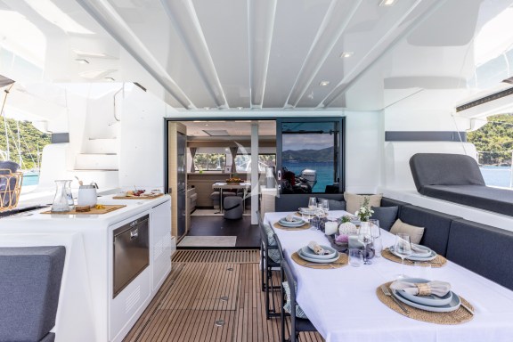 Main Deck Aft Dining