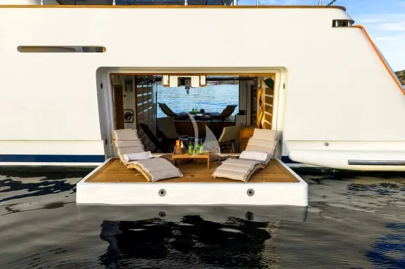The spacious see through Beach Club with 2 large opening platforms on the sides and a door leading to the stern platfrom offers endless hours of fun and relaxation by the sea