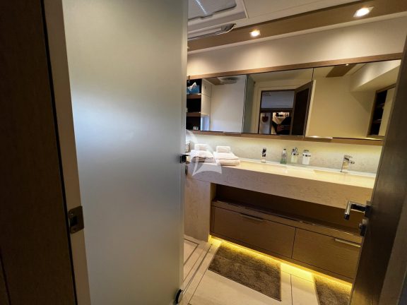 Master Cabin private bathroom