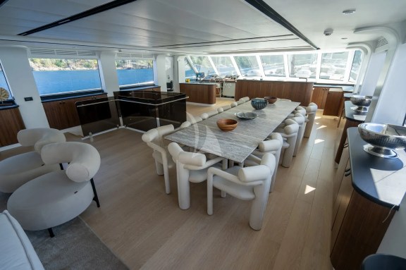 Image of De Love yacht #33