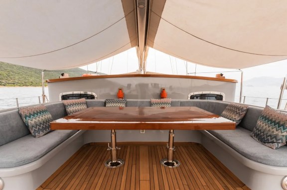 Image of LE PIETRE yacht #30