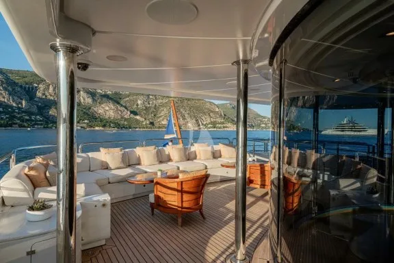 Upper Deck Lounge