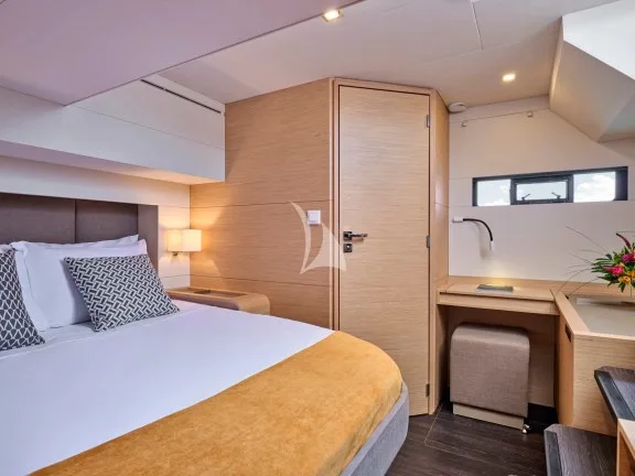 Aft guest cabin with desk area
