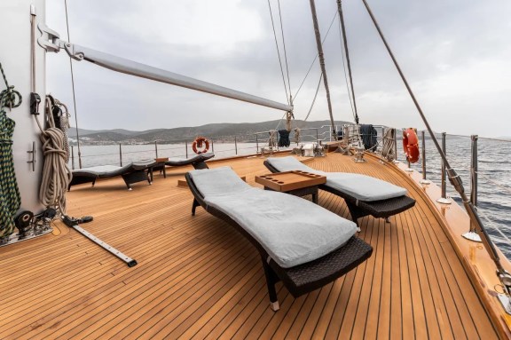Image of LE PIETRE yacht #37