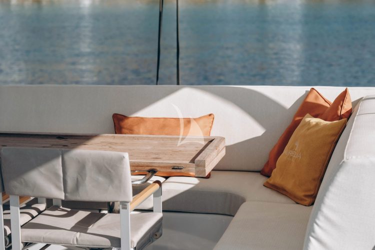 Flybridge - Sitting Area