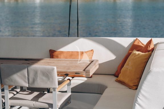 Flybridge - Sitting Area