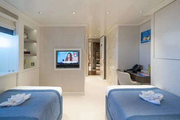 Summer twin cabin